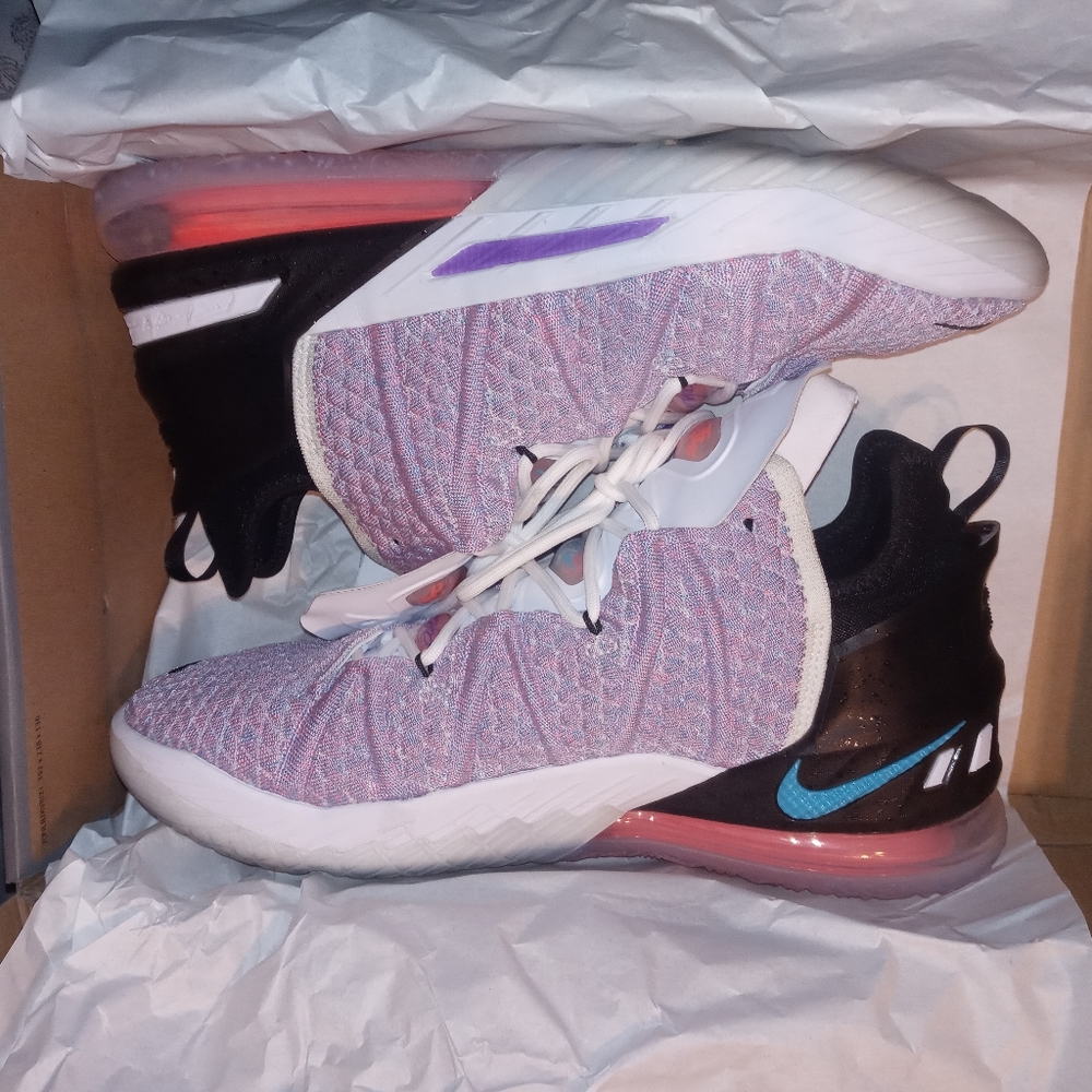 Men's lebron xvIII sz 11 multicolor/chlorine blue